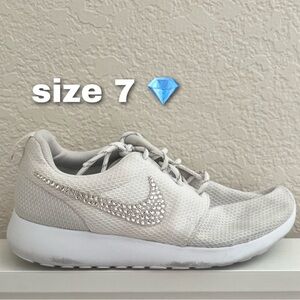 Nike Roshe Women's White Customized Swarovski Crystals Bling Sneakers Size 7